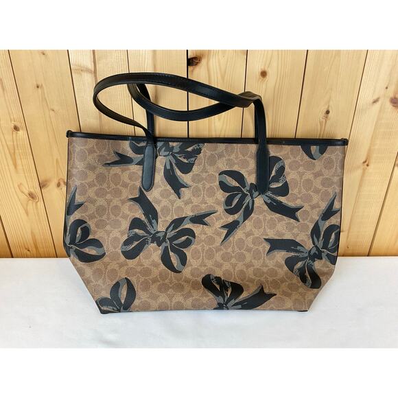 Coach City Tote Bag In Signature Canvas With Bow Print - Picture 4 of 8